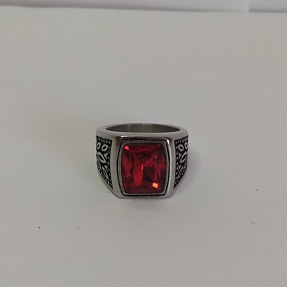 Red Rectangular Faceted Stone Ring Chunky Heavy Ornate Detail Sides Size 8 Goth - Picture 5 of 8